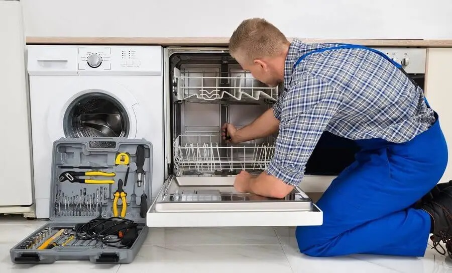 Sincan Beko servisi teknisyen ekibi beyaz eşya tamiri yaparken